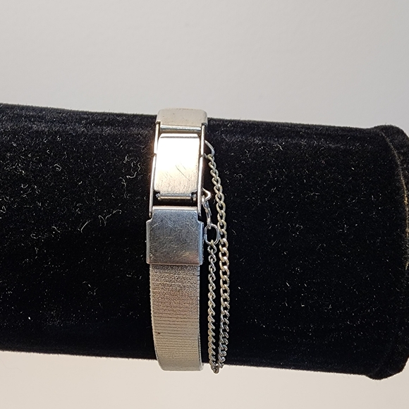 Seiko Vintage Silver Womens Watch with Gold Accent - Picture 4 of 7